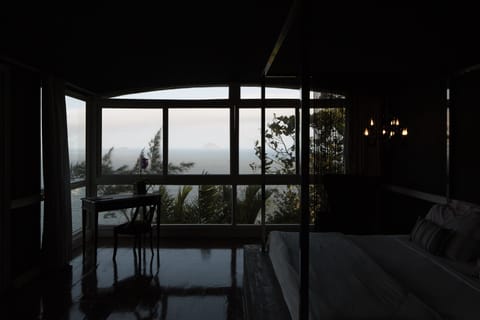 Prestige Suite | Blackout drapes, soundproofing, iron/ironing board