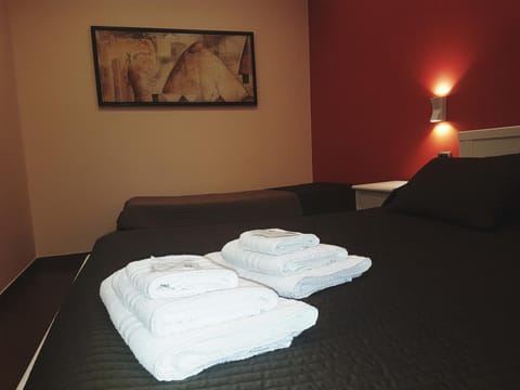 Deluxe Room | Frette Italian sheets, premium bedding, down comforters, desk