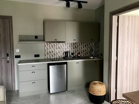 Deluxe Apartment, 1 Bedroom, Sea View | In-room dining