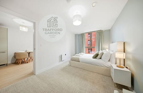 Luxury Apartment, 1 King Bed with Sofa bed, Non Smoking, Kitchenette | Desk, laptop workspace, iron/ironing board, free WiFi