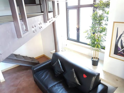 Apartment, 2 Bedrooms, Accessible, Smoking | Living room | Books