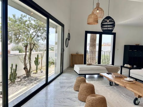 Apartment, 3 Bedrooms, Balcony | Living area