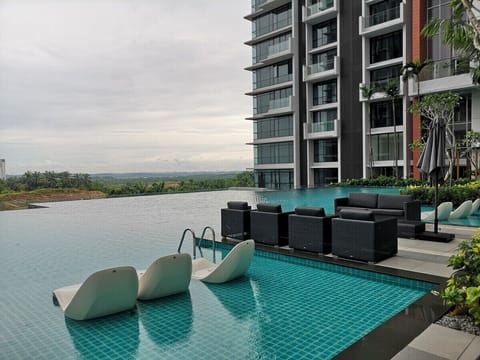 Outdoor pool, free cabanas, pool umbrellas