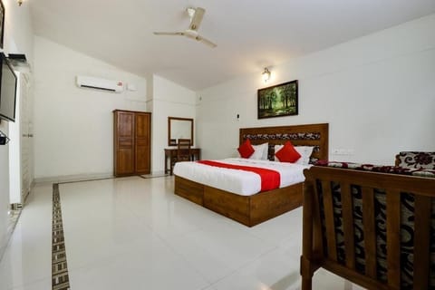 In-room safe, desk, laptop workspace, bed sheets