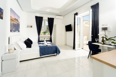 2 bedrooms, bed sheets