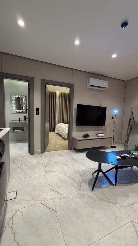 Apartment, 1 Bedroom, Accessible, Smoking | Living room