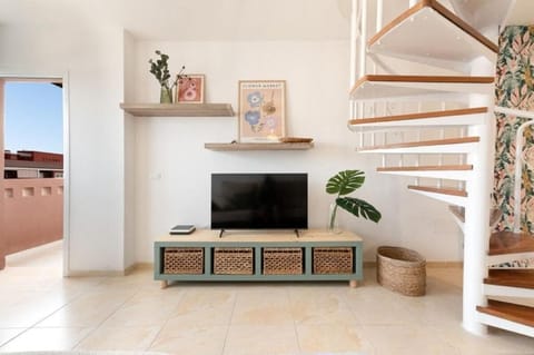 Deluxe Apartment, Balcony | Interior