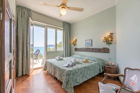 Family Apartment, 3 Bedrooms, 2 Bathrooms, Sea Facing (Attico Giancardi - Beachfront) | 3 bedrooms