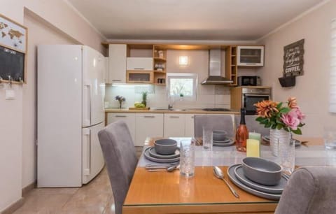 House | Private kitchen | Fridge, microwave, oven, stovetop