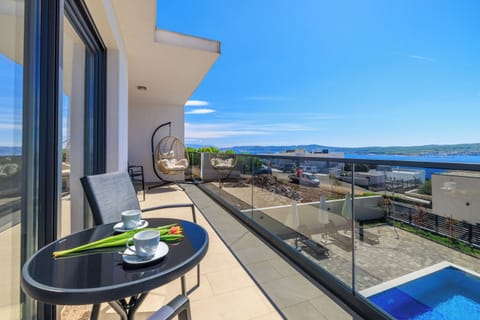 Villa | Balcony
