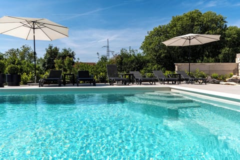 Outdoor pool, pool umbrellas, sun loungers