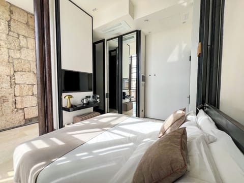 Deluxe Double Room | In-room safe, desk, blackout drapes, iron/ironing board
