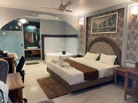 Royal Double Room, City View | Desk, free WiFi
