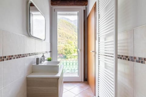 Double Room, River View | Interior