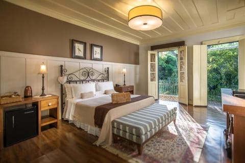 Premium bedding, minibar, in-room safe, iron/ironing board (on request)