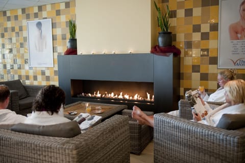 Sauna, hot tub, steam room, facials, 3 treatment rooms, massages