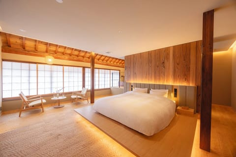 Double Room, 1 King Bed, Non Smoking, Patio | In-room safe, desk, WiFi (free)