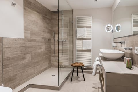 Standard Double Room | In-room safe, iron/ironing board, cribs/infant beds, rollaway beds