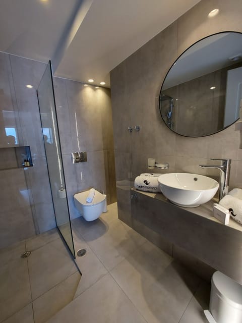 Double Room, Sea View | Bathroom | Free toiletries, hair dryer, slippers, towels