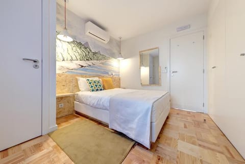 Desk, laptop workspace, free WiFi, wheelchair access