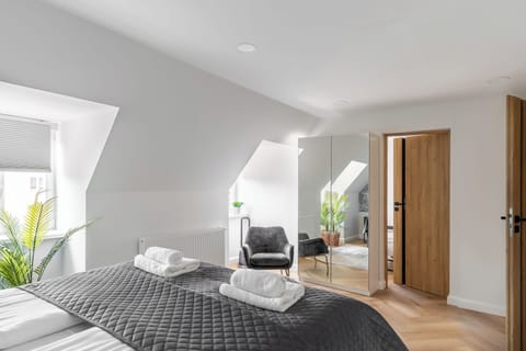 Deluxe Apartment, City View, Beachside | Premium bedding, individually decorated, individually furnished