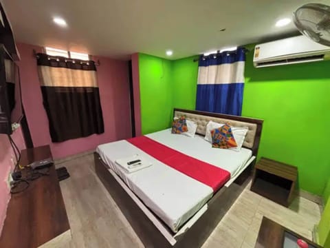 Premium Room | Egyptian cotton sheets, premium bedding, in-room safe, desk