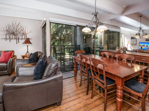 Condo, Multiple Beds (Vail International 111, 2 BD Lionshea) | Interior