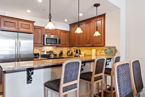 Condo, 1 King Bed (Borders Lodge U203 1BD Beaver Creek S) | Private kitchen