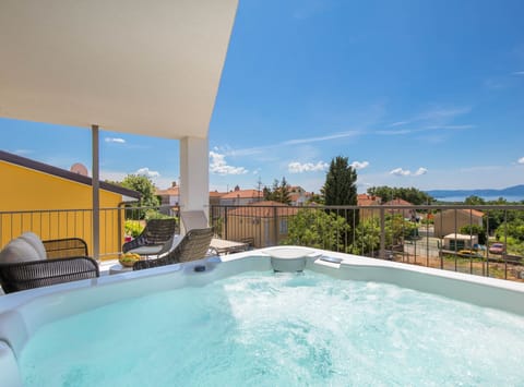 Private spa tub