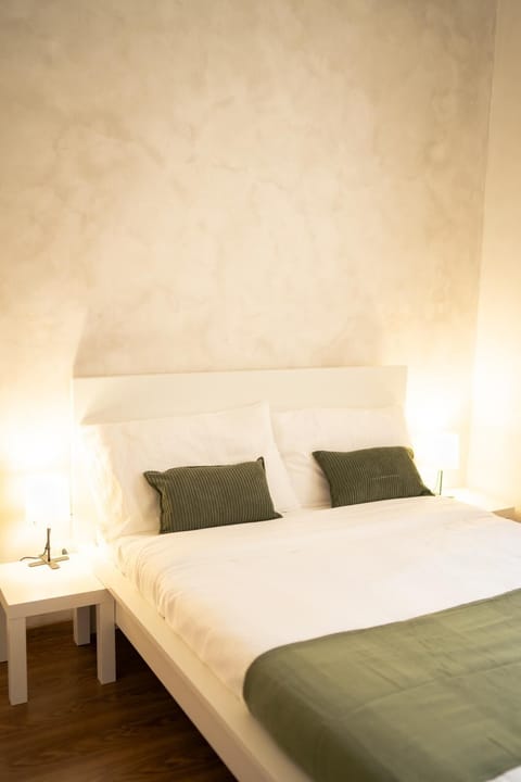 Double Room | In-room safe, desk, laptop workspace, blackout drapes
