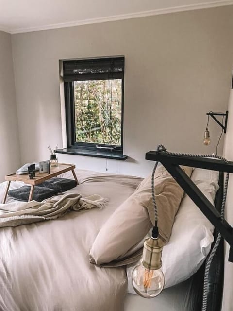 Double Room, Shared Bathroom, Garden View | Free WiFi