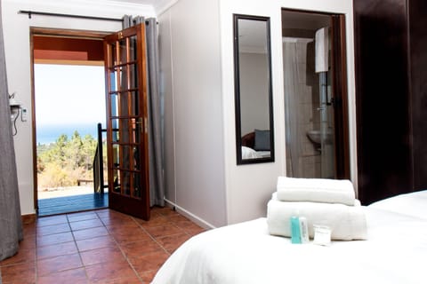 Twin Garden Entrance Lodge Room | Premium bedding, in-room safe, individually decorated