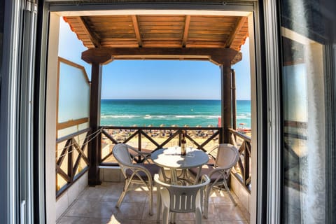 Double or Twin Room, Sea View | In-room safe, laptop workspace, WiFi (free), bed sheets