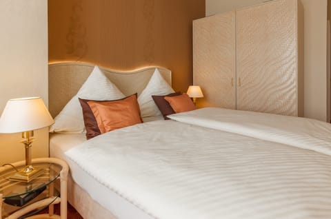 Classic Double Room (elevator up to 2nd floor only) | Minibar, in-room safe, desk, iron/ironing board