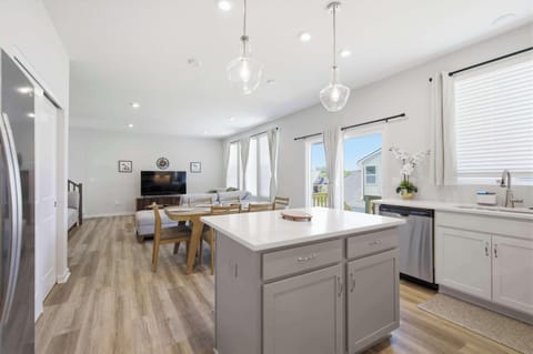 House, Multiple Beds, Garden View (Midway Bloom) | Interior