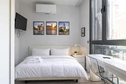 Single Room, Private Bathroom | Iron/ironing board, free WiFi