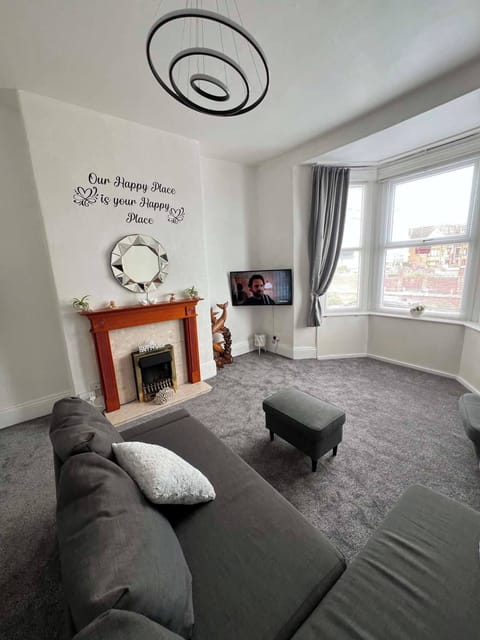 Apartment, 1 Bedroom | Living room