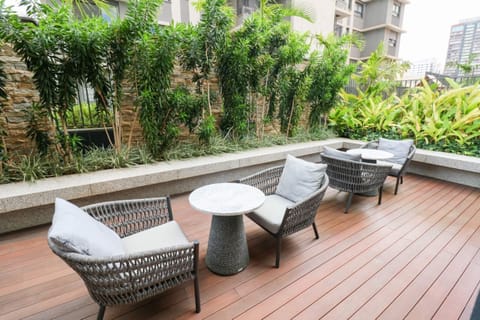 Basic Apartment | Outdoor dining