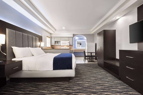 Egyptian cotton sheets, premium bedding, down comforters, pillowtop beds
