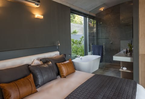 Honeymoon Villa | Bathroom | Free toiletries, hair dryer, towels, soap