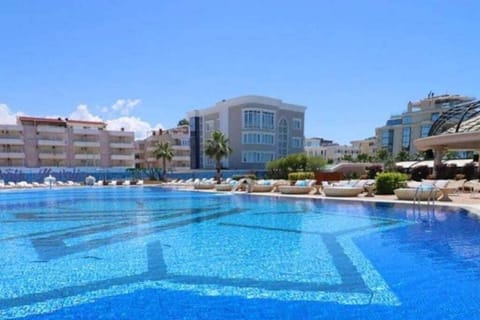 2 outdoor pools