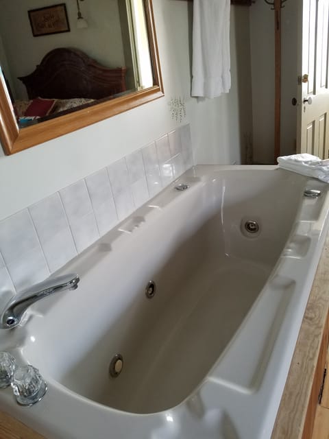 Room, Private Bathroom (1. The West Room) | Jetted tub