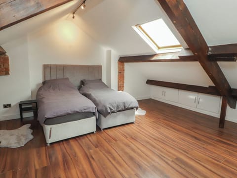 Cottage | 4 bedrooms, WiFi (free), individually decorated, individually furnished
