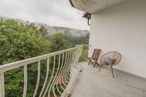 Classic Double Room, Garden View | WiFi (free)