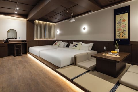 Signature Twin Room | Free WiFi