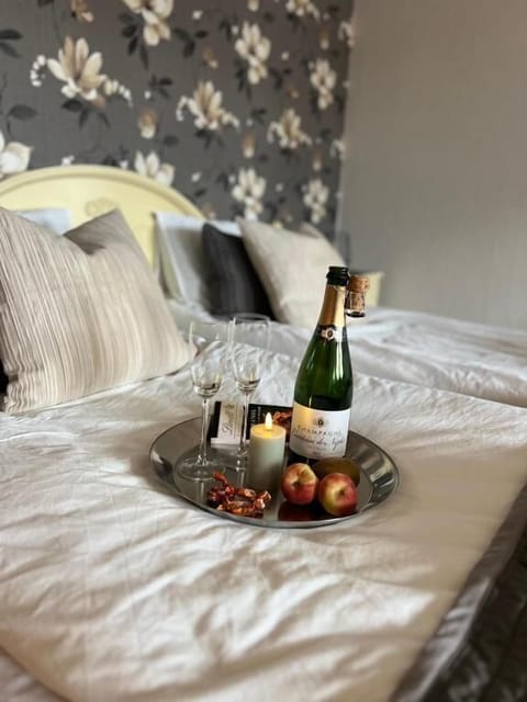 Blackout drapes, WiFi (free), bed sheets