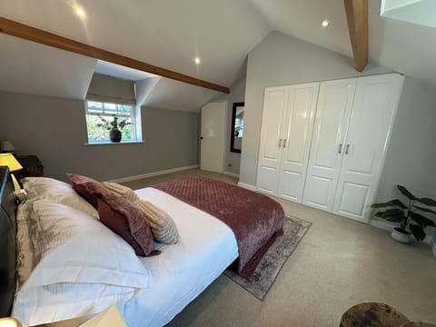 Cottage | 2 bedrooms, WiFi (free), individually decorated, individually furnished