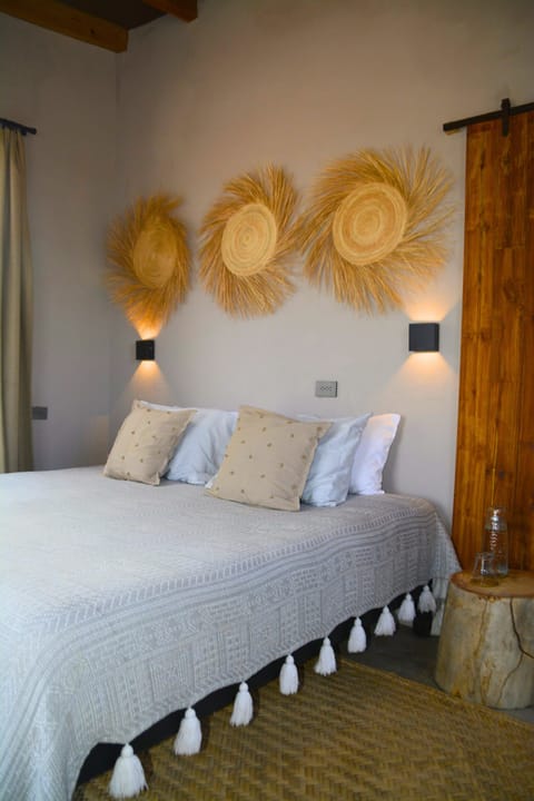 Deluxe Cabin, Mixed Dorm, Terrace, Lake View | Bed sheets