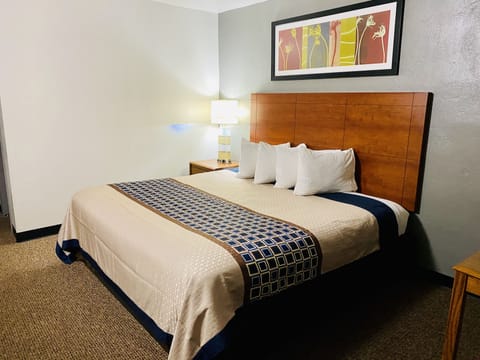 Desk, iron/ironing board, rollaway beds, free WiFi