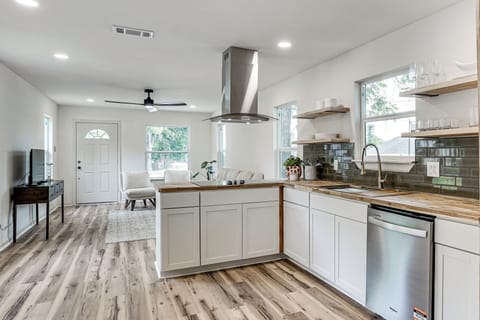 House (2 Bedrooms) | Interior